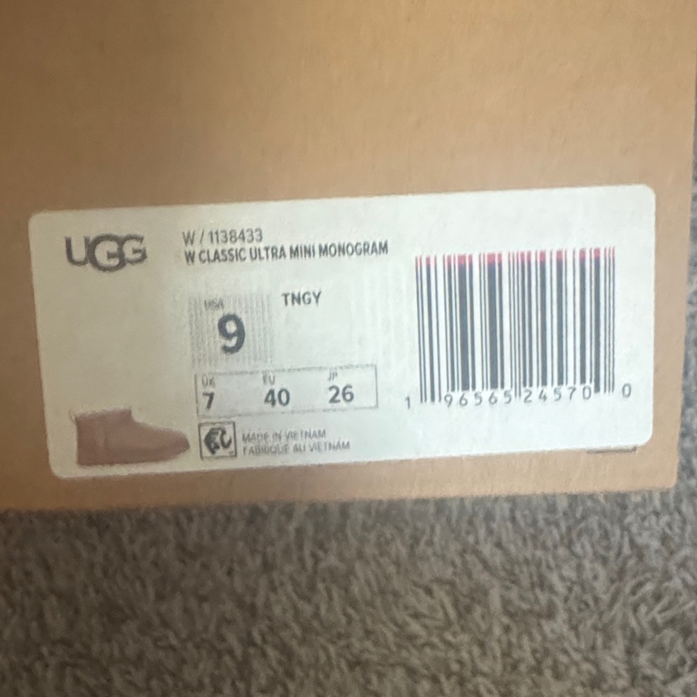 UGG Mini Patterned Ankle Boots - Picture 4 of 4